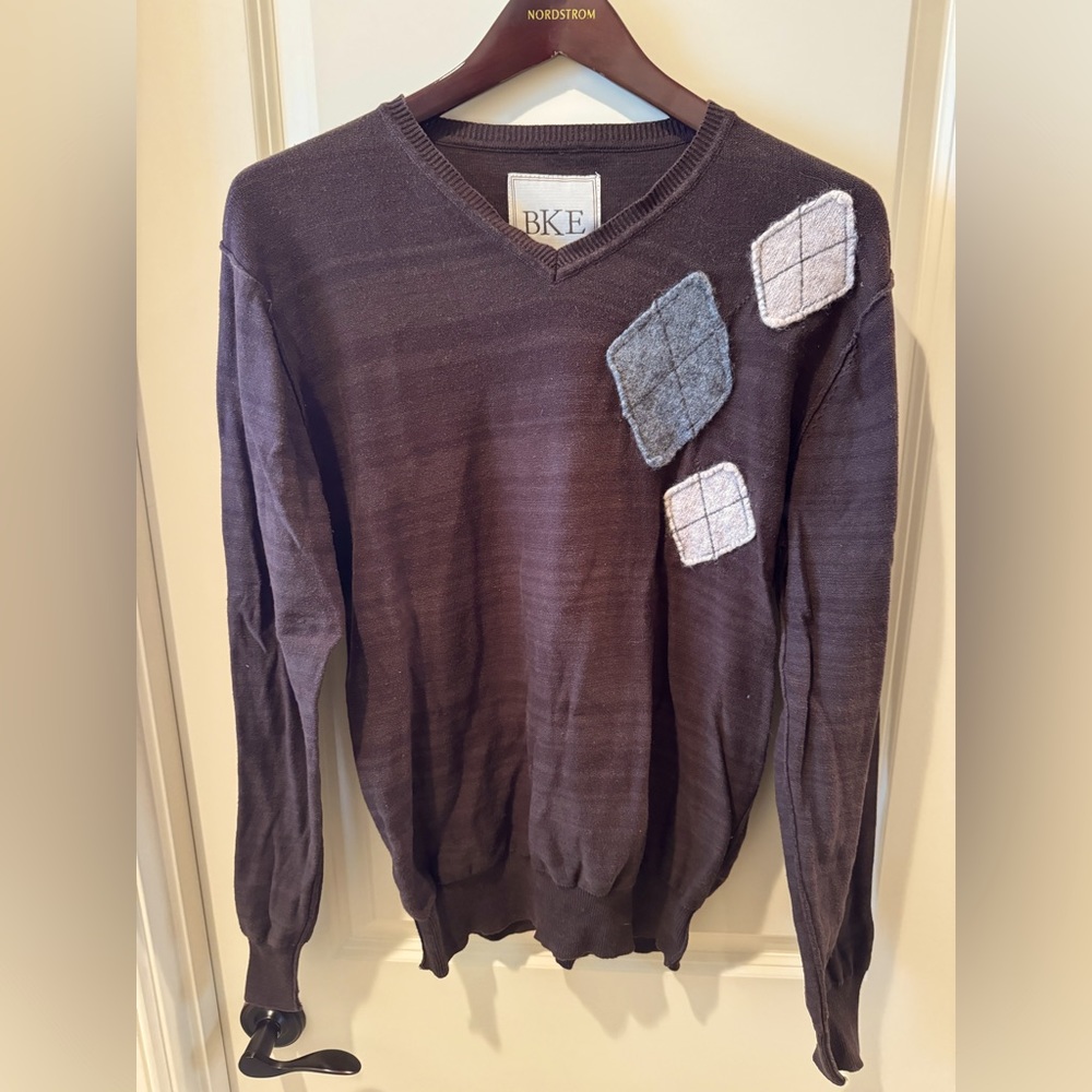 BUCKLE brand Men’s Vintage argyle vintage sweater (V-Neck) in rich brown tones